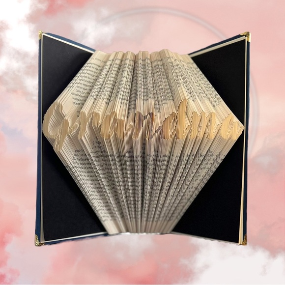 “Grandma” 𝑯𝒂𝒏𝒅𝒎𝒂𝒅𝒆 Book Folding Gift! 🎁